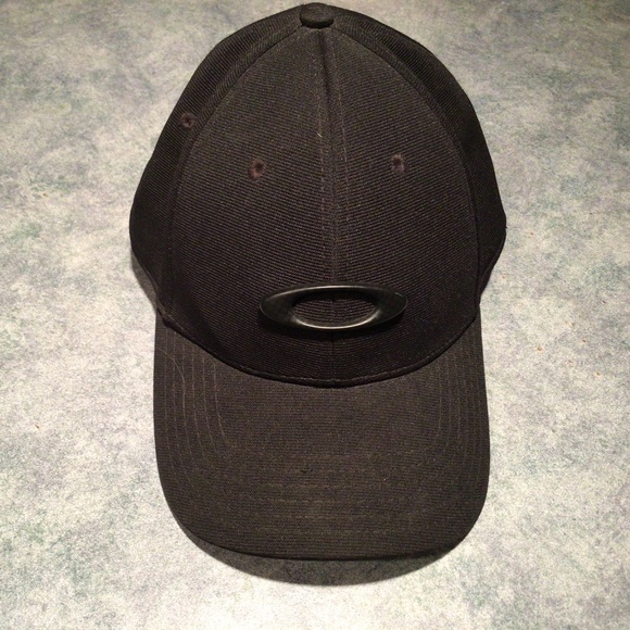 OAKLEY hat - Picture 1 of 4